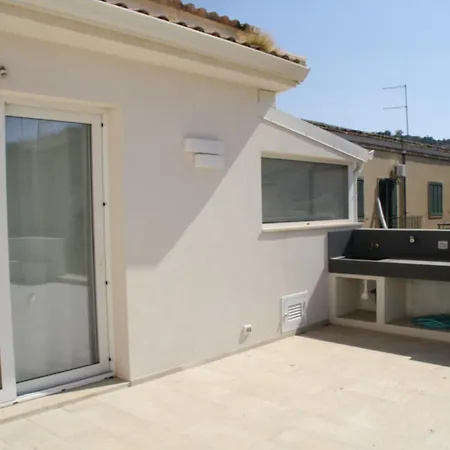Апартаменты La Loggia Sul Terrazzo Шикли